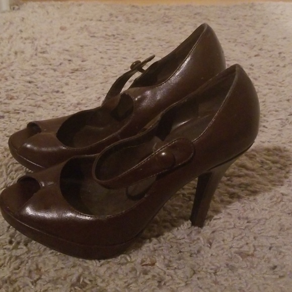 Shoes - Picture 2 of 3